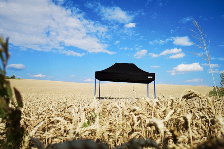 Продавам щандове 2х3м