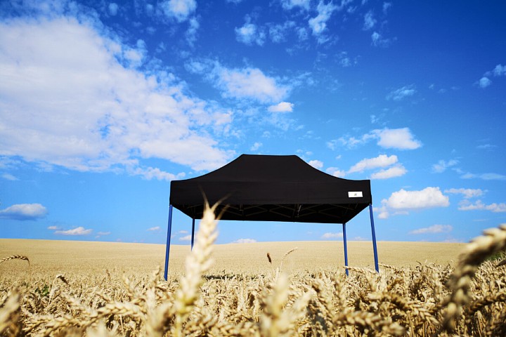 Продавам сгъваема шатра 2х3м